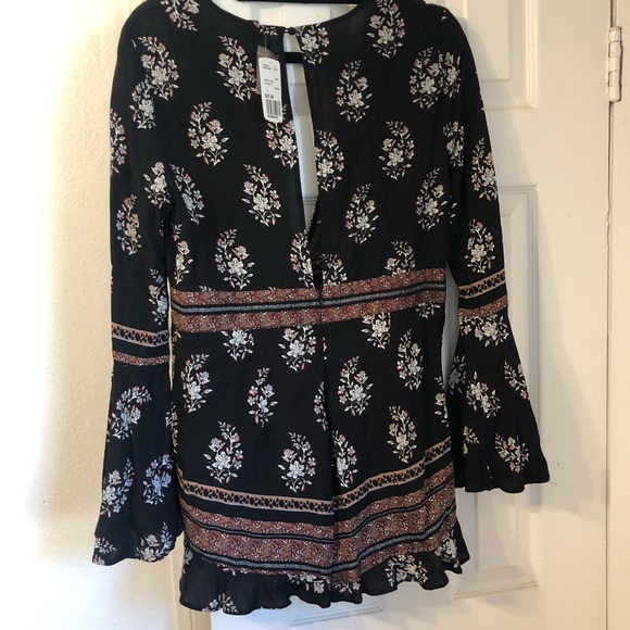 Trumpet Sleeve Plunging Romper (Black/multi) - Picture 3 of 5